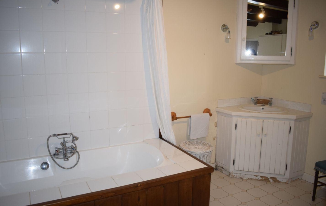 AGENCE DORDOGNE VALLEE : Maison / Villa | LA ROCHE-CANILLAC (19320) | 225 m2 | 212 000 € 