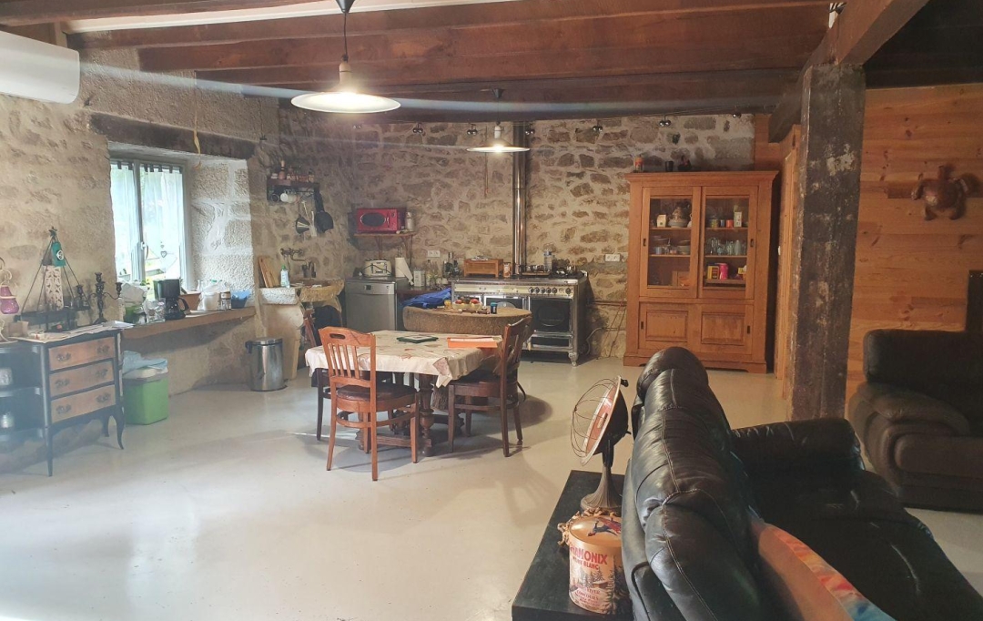 AGENCE DORDOGNE VALLEE : Domaines / Propriétés | SAINT-PRIVAT (19220) | 140 m2 | 283 500 € 