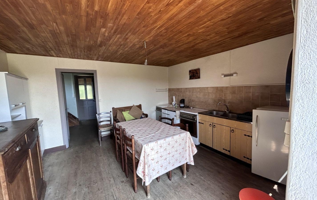 AGENCE DORDOGNE VALLEE : House | SERVIERES-LE-CHATEAU (19220) | 60 m2 | 67 580 € 