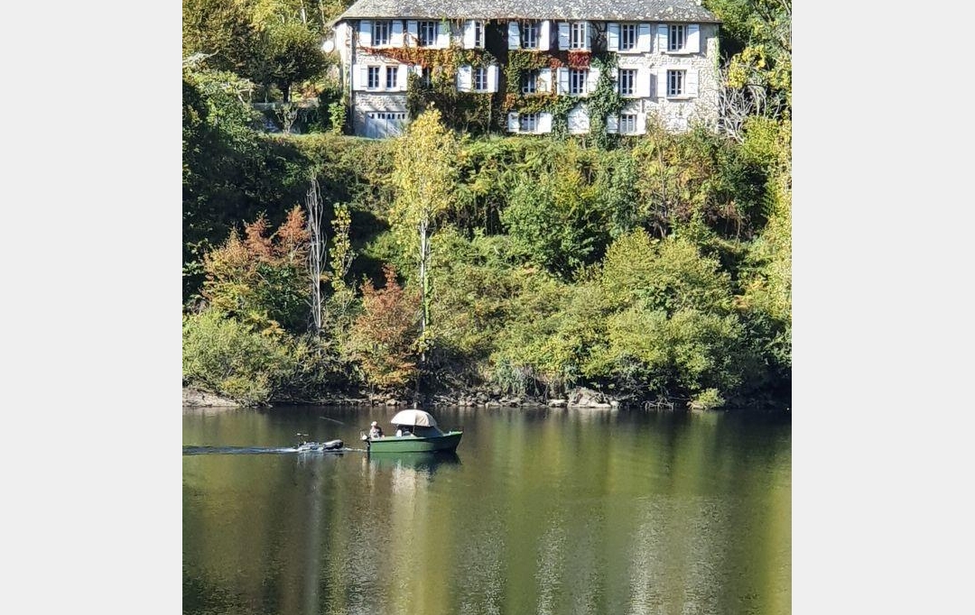 AGENCE DORDOGNE VALLEE : Domaines / Propriétés | SAINT-MERD-DE-LAPLEAU (19320) | 438 m2 | 278 250 € 
