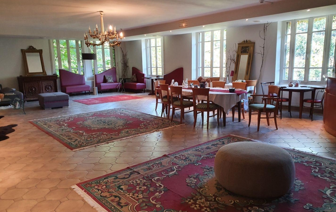 AGENCE DORDOGNE VALLEE : Domaines / Propriétés | SAINT-MERD-DE-LAPLEAU (19320) | 438 m2 | 278 250 € 