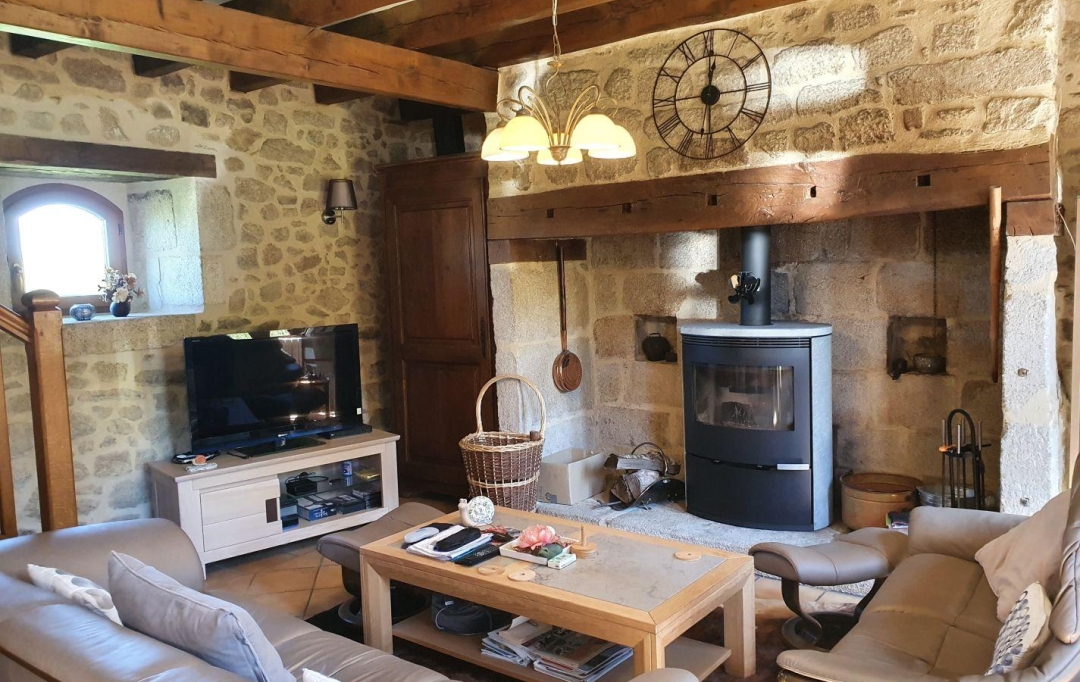 AGENCE DORDOGNE VALLEE : House | AURIAC (19220) | 105 m2 | 245 000 € 