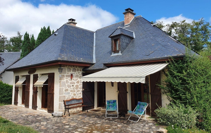 Villa LA ROCHE-CANILLAC 110 m2 128 400 € Villa LA ROCHE-CANILLAC 110 m2 128 400 €