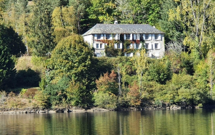 AGENCE DORDOGNE VALLEE Domain / Estate | SAINT-MERD-DE-LAPLEAU (19320) | 438 m2 | 262 500 € 